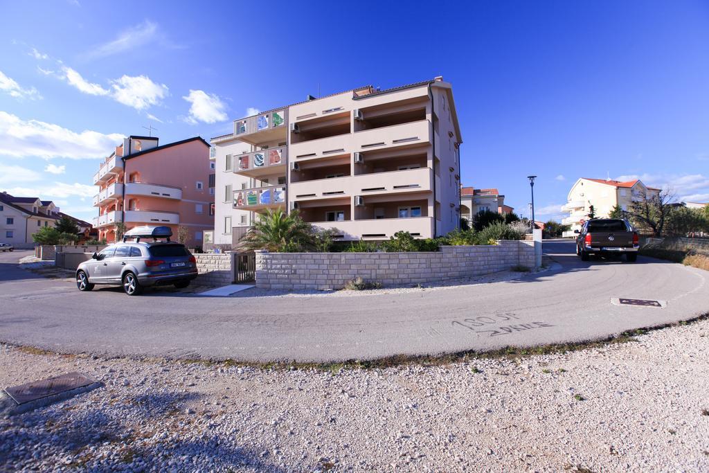 Apartments Miroslav Povljana Εξωτερικό φωτογραφία
