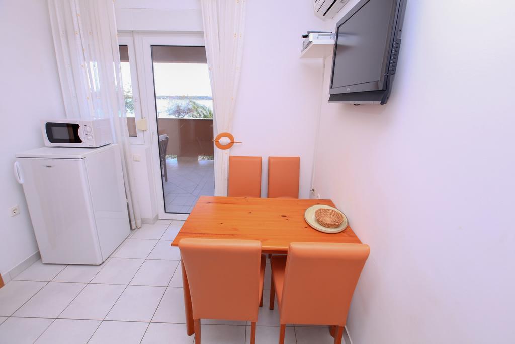 Apartments Miroslav Povljana Εξωτερικό φωτογραφία
