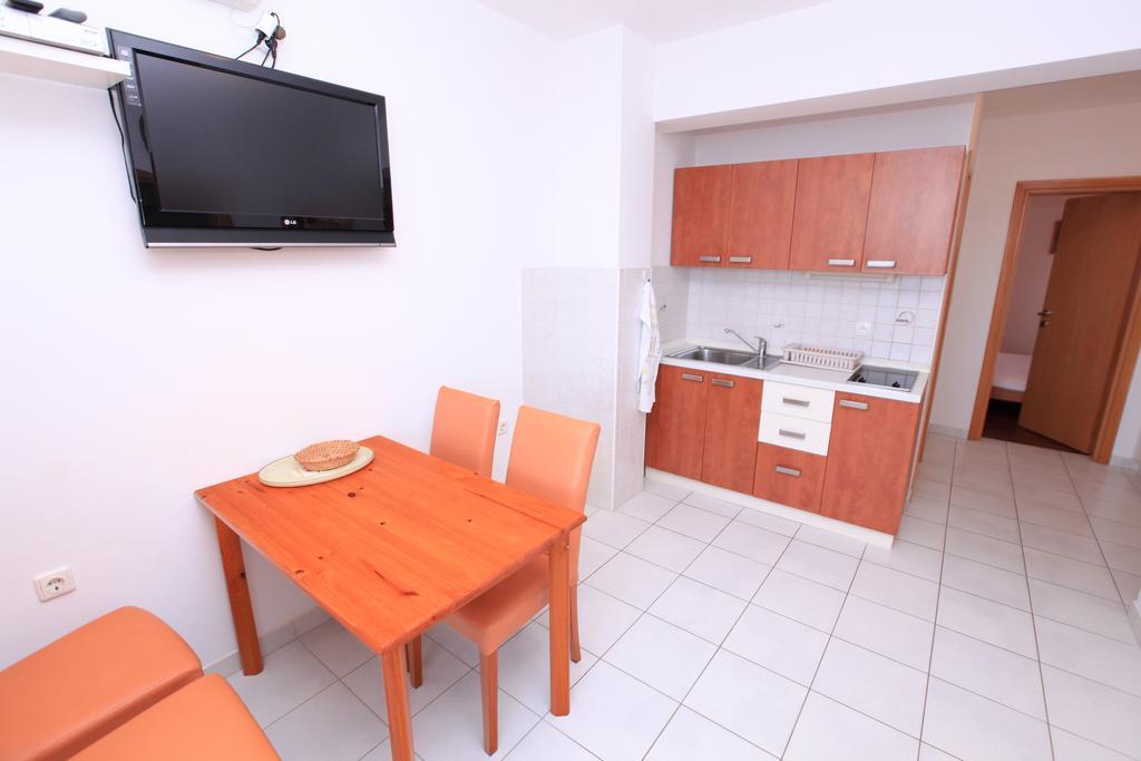 Apartments Miroslav Povljana Εξωτερικό φωτογραφία