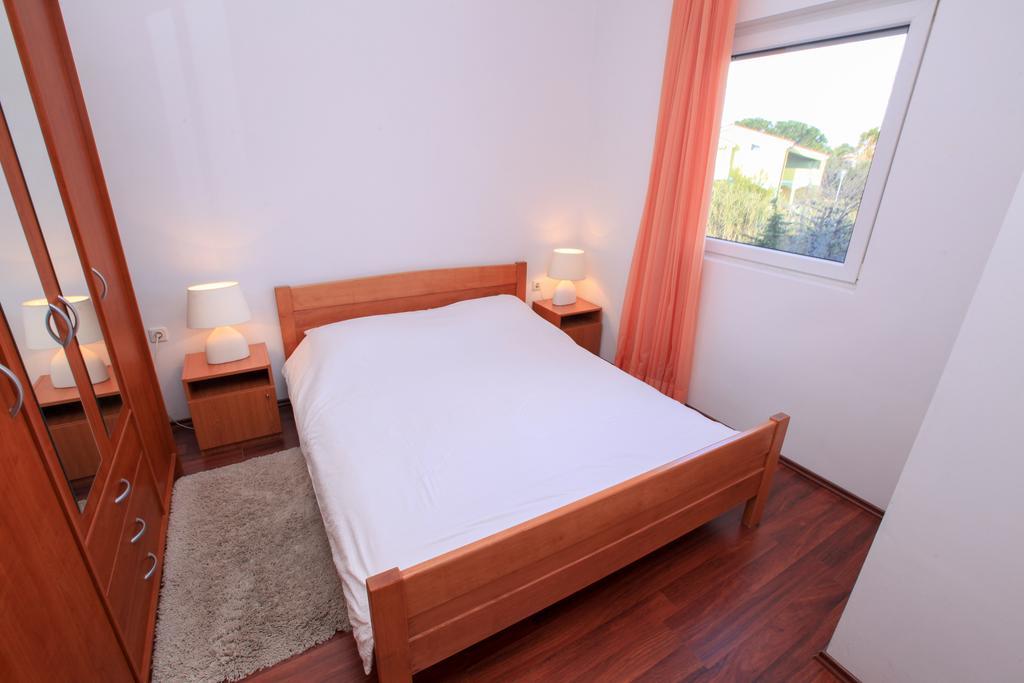Apartments Miroslav Povljana Εξωτερικό φωτογραφία