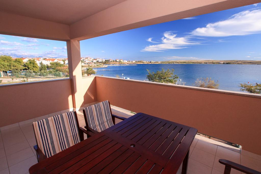 Apartments Miroslav Povljana Εξωτερικό φωτογραφία