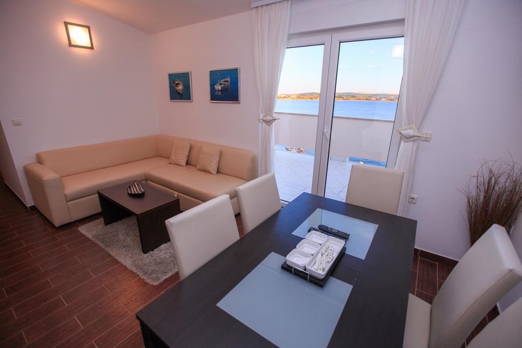 Apartments Miroslav Povljana Εξωτερικό φωτογραφία