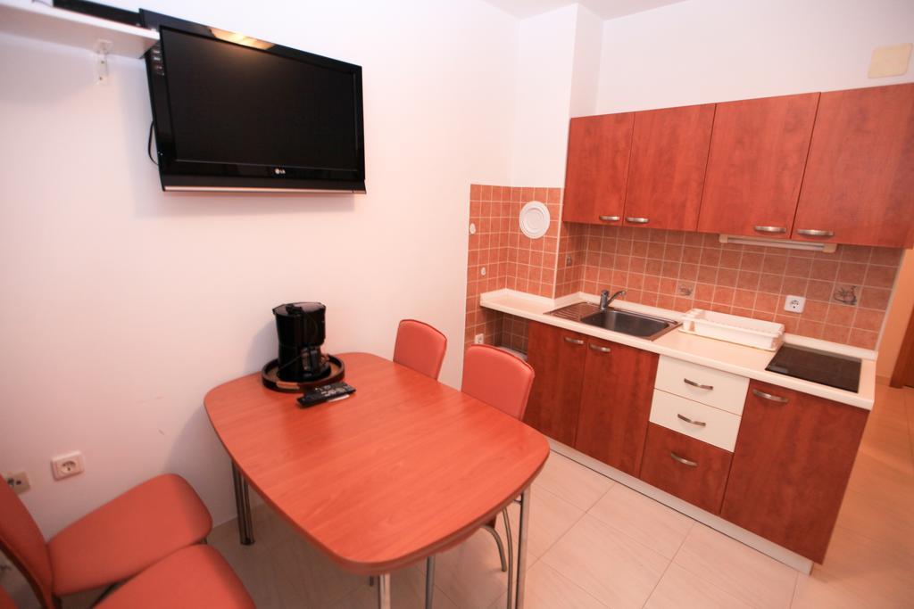 Apartments Miroslav Povljana Εξωτερικό φωτογραφία