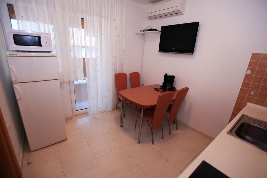 Apartments Miroslav Povljana Εξωτερικό φωτογραφία